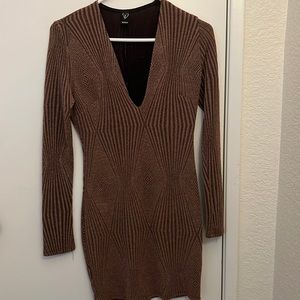 Long sleeve skin tight dress with glitter and diamond lines. V neck